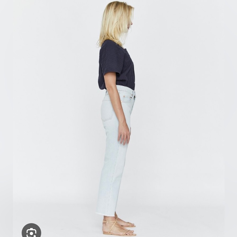 Esby apparel Haley sun fade wash size 25. Maybe worn once, like new condition!